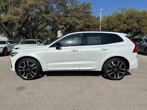 2025 Volvo XC60 B5 Ultra