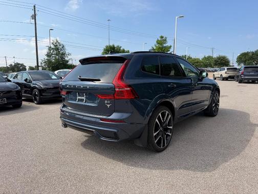 Onyx Black 2024 Volvo XC60 B5 Ultimate Dark Theme