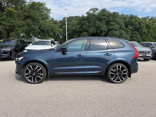 Onyx Black 2024 Volvo XC60 B5 Ultimate Dark Theme