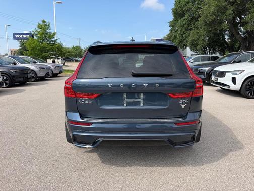 Onyx Black 2024 Volvo XC60 B5 Ultimate Dark Theme