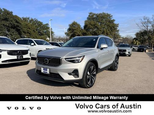 2025 Volvo XC40 B5 Plus Bright Theme