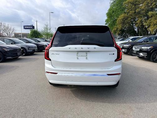 Crystal White 2026 Volvo XC90 B5 Core