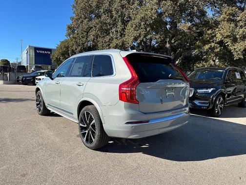 2025 Volvo XC90 B6 Plus 7-Seater