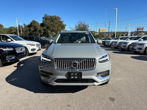 2025 Volvo XC90 B6 Plus 7-Seater