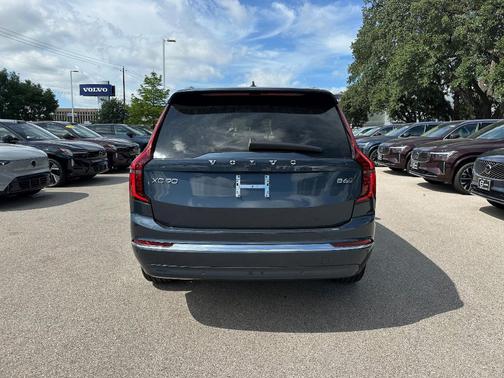 2026 Volvo XC90 B6 Core