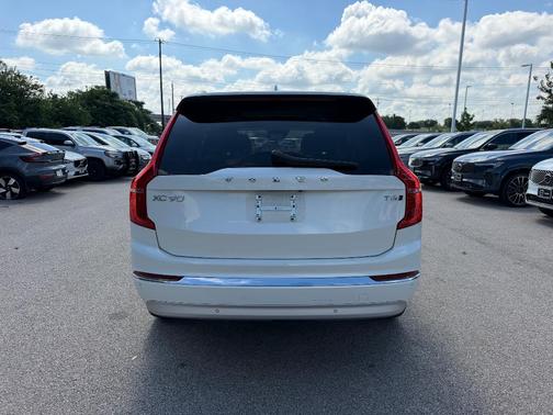 Crystal White Metallic 2022 Volvo XC90 T6 Inscription 6 Passenger