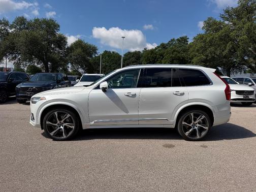 Crystal White Metallic 2022 Volvo XC90 T6 Inscription 6 Passenger