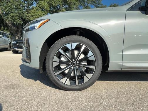 Vapour Grey 2026 Volvo XC60 B5 Plus