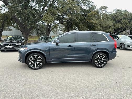 2022 Volvo XC90 T6 Momentum 7 Passenger