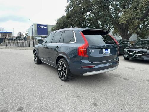 2022 Volvo XC90 T6 Momentum 7 Passenger