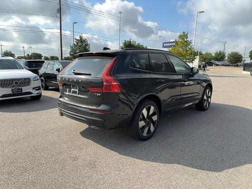 2025 Volvo XC60 Plug-In Hybrid T8 Plus