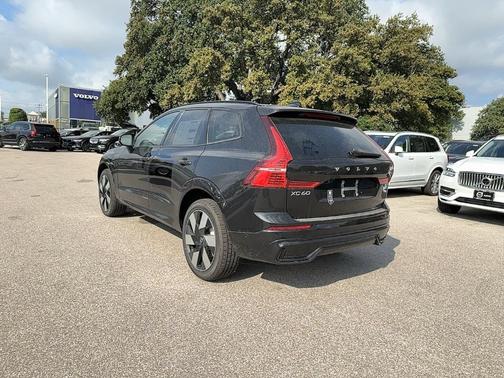2025 Volvo XC60 Plug-In Hybrid T8 Plus