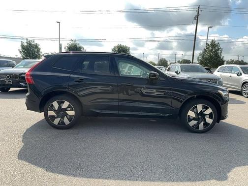 2025 Volvo XC60 Plug-In Hybrid T8 Plus