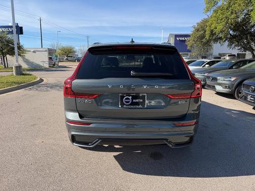 2026 Volvo XC60 B5 Plus