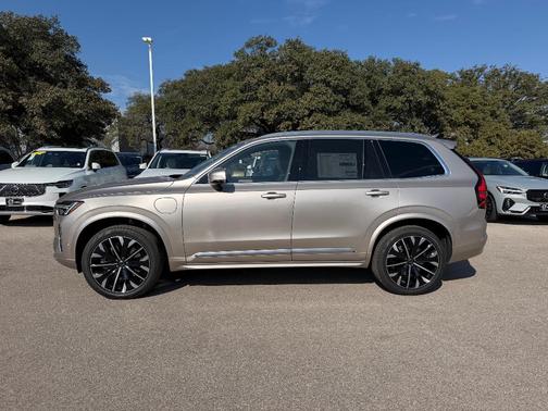 Bright 2026 Volvo XC90 Plug-In Hybrid T8 Plus 7-Seater
