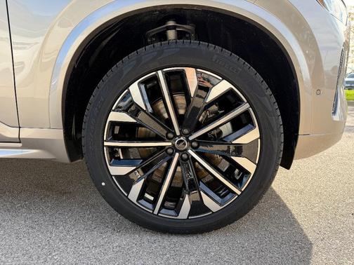 2026 Volvo XC90 Plug-In Hybrid T8 Plus 7-Seater