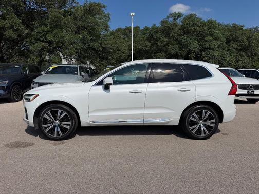 Crystal White 2023 Volvo XC60 B5 Plus Bright Theme