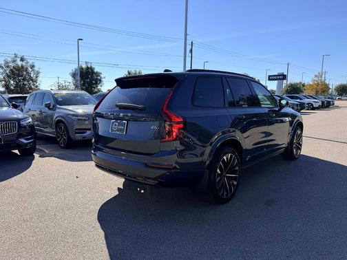 2026 Volvo XC90 B6 Ultra Dark Theme 7-Seater