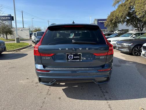 2025 Volvo XC60 B5 Ultra