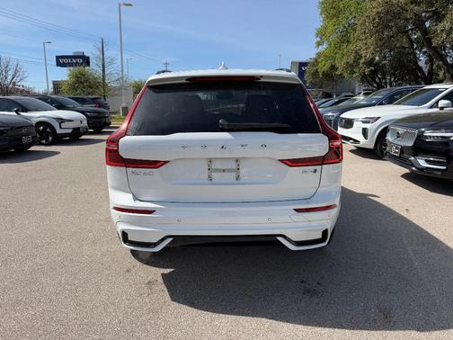 2026 Volvo XC60 B5 Core