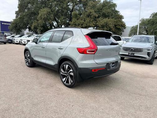 2026 Volvo XC40 B5 Ultra