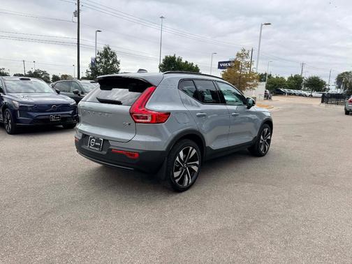 2026 Volvo XC40 B5 Ultra