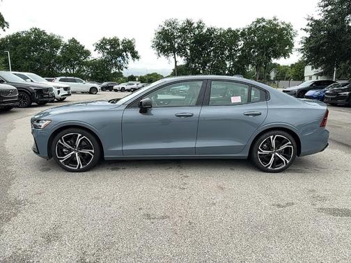 2024 Volvo S60 B5 Core Dark Theme