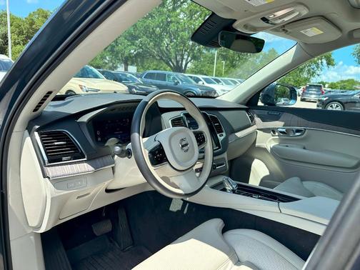 2023 Volvo XC90 Recharge Plug-In Hybrid T8 Ultimate Bright Theme 7-Seater