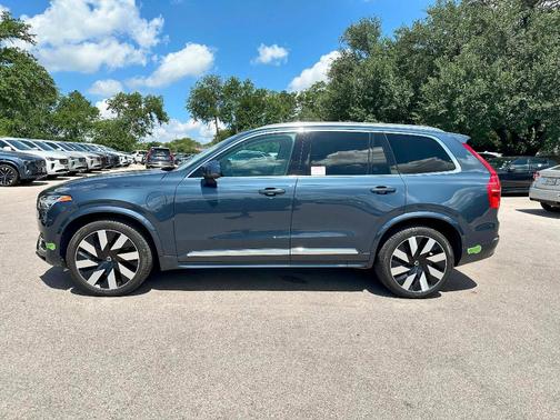 2023 Volvo XC90 Recharge Plug-In Hybrid T8 Ultimate Bright Theme 7-Seater