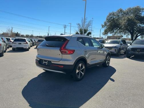 2025 Volvo XC40 B5 Plus Bright Theme