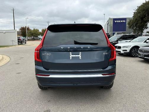 2025 Volvo XC90 B5 Plus