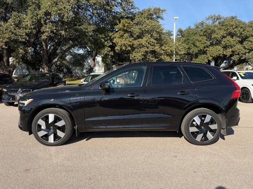 2024 Volvo XC60 Recharge Plug-In Hybrid T8 Plus Dark Theme