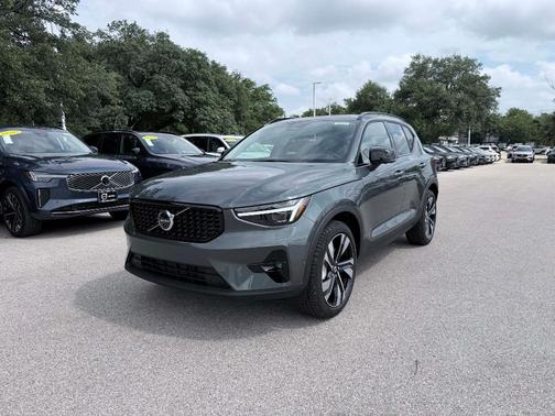 Forest Green 2026 Volvo XC40 B5 Plus