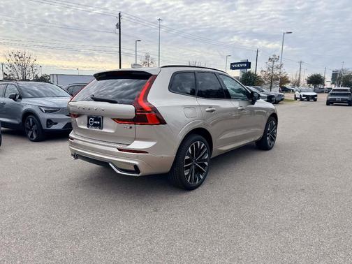 2026 Volvo XC60 B5 Ultra
