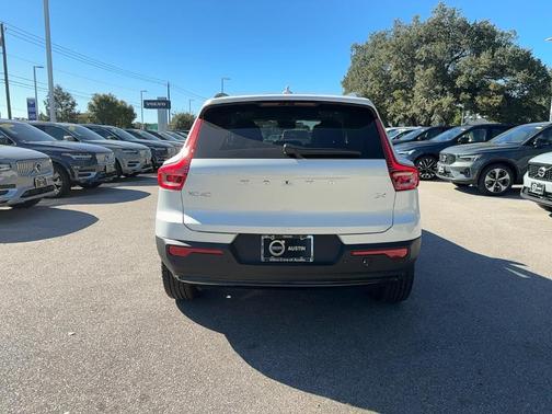 2026 Volvo XC40 B4 Core