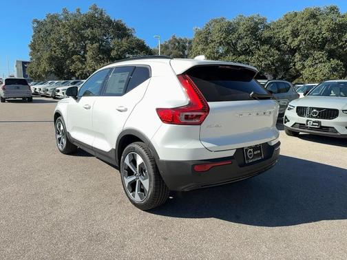 2026 Volvo XC40 B4 Core