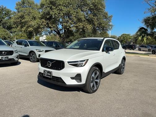 2026 Volvo XC40 B4 Core