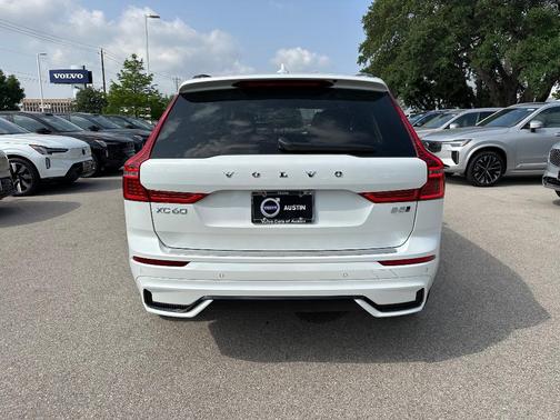 2025 Volvo XC60 B5 Ultra