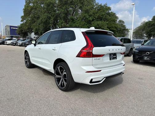2025 Volvo XC60 B5 Ultra