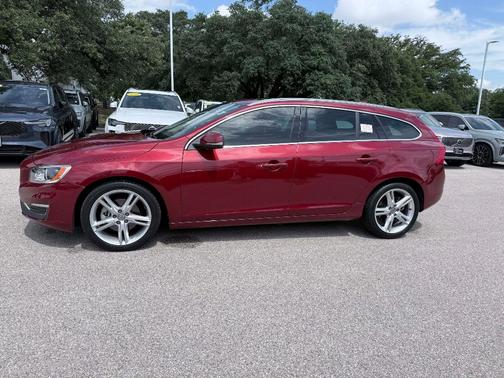 Flamenco Red 2017 Volvo V60 T5 Platinum