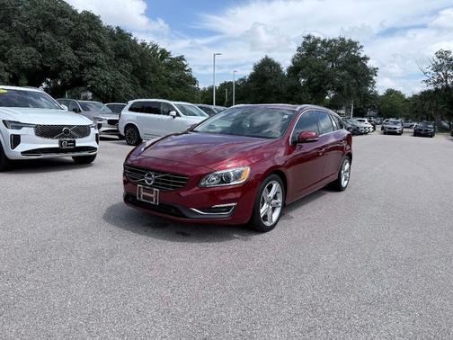 Flamenco Red 2017 Volvo V60 T5 Platinum
