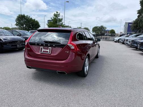 Flamenco Red 2017 Volvo V60 T5 Platinum