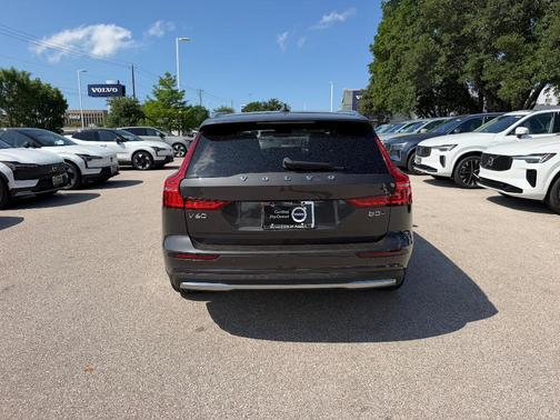 Platinum Grey Metallic 2025 Volvo V60 Cross Country B5 Plus