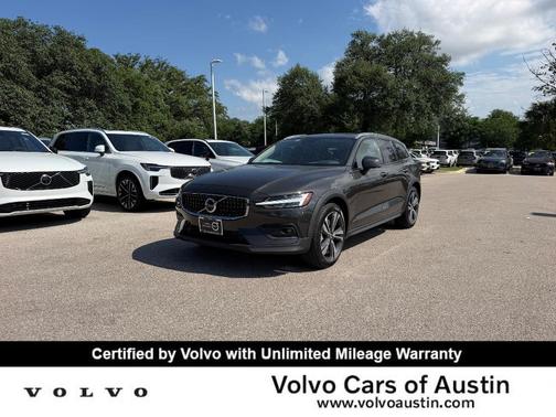 Platinum Grey Metallic 2025 Volvo V60 Cross Country B5 Plus