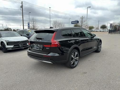 2026 Volvo V60 Cross Country B5 Plus