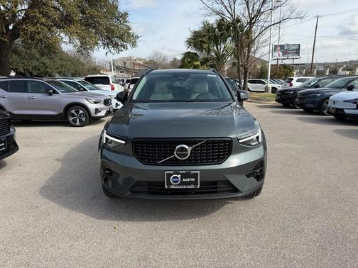 2026 Volvo XC40 B5 Plus
