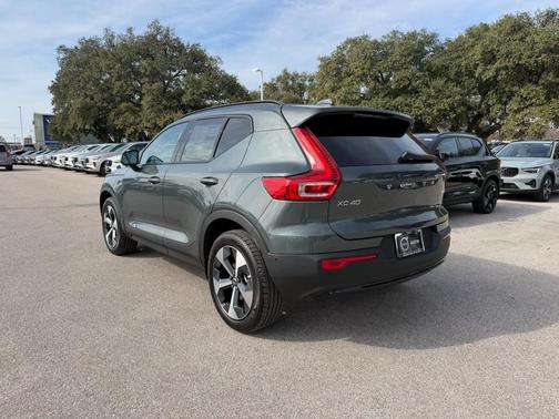 2026 Volvo XC40 B5 Plus