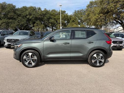 2026 Volvo XC40 B5 Plus
