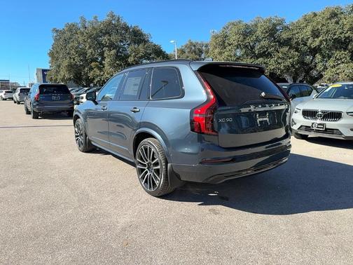 2026 Volvo XC90 B6 Ultra Dark Theme 7-Seater