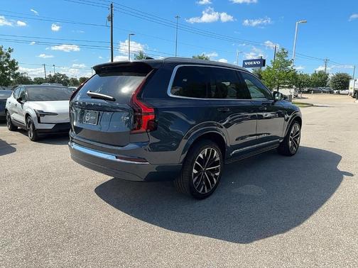 2025 Volvo XC90 Plug-In Hybrid T8 Core 7-Seater